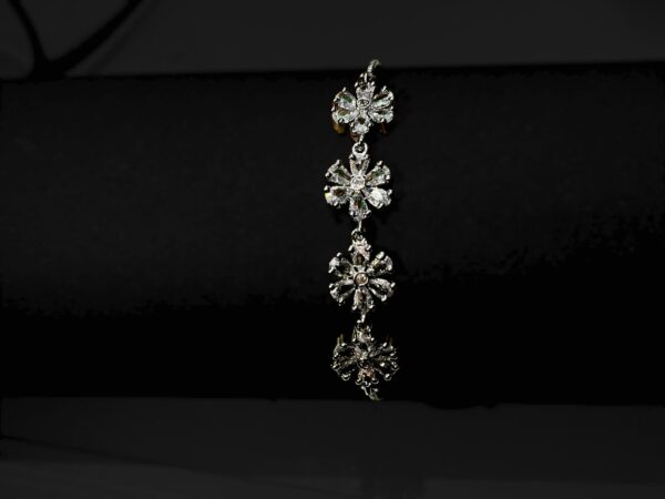Floral Elegant adjustable bracelet