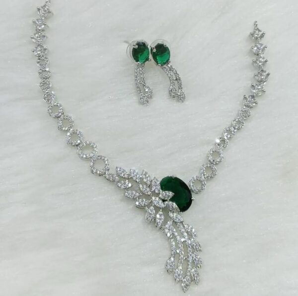 Emerald Whisper AD necklae